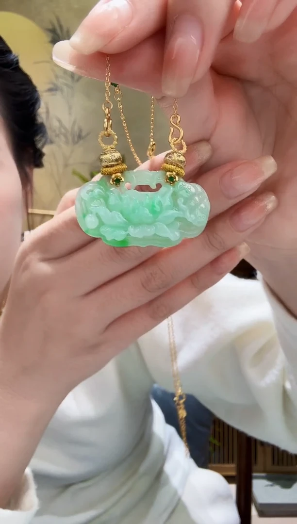 颈饰未镶嵌翡翠吊坠