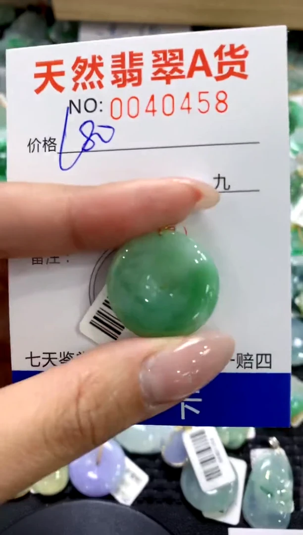 翡翠18K金镶嵌颈饰11111111111111111