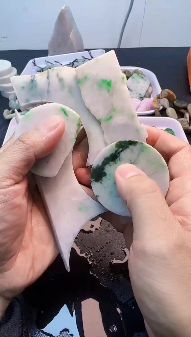 翡翠挂件未镶嵌。*。284天然A货翡翠