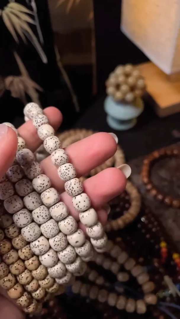 手串星月菩提精工脱脂顺白桶珠8*7长串（B）