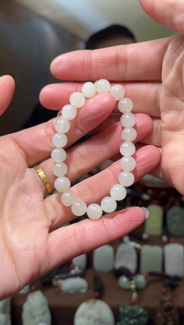 颈饰未镶嵌和田玉.