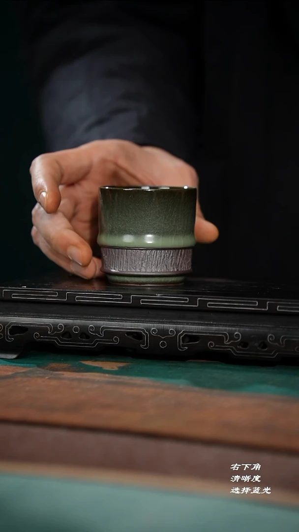 61-2跳刀竹节杯（铁胎豆青跳刀）