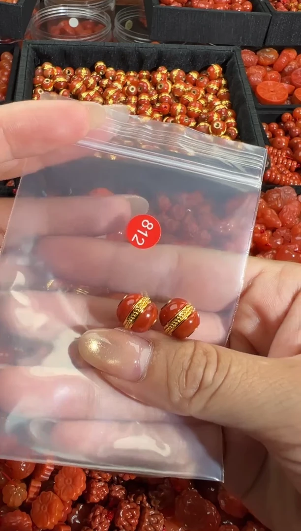 南红玛瑙未镶嵌颈饰1