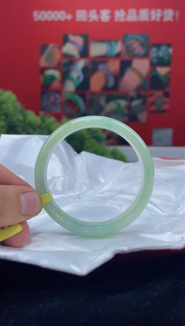 翡翠手镯未镶嵌手镯1