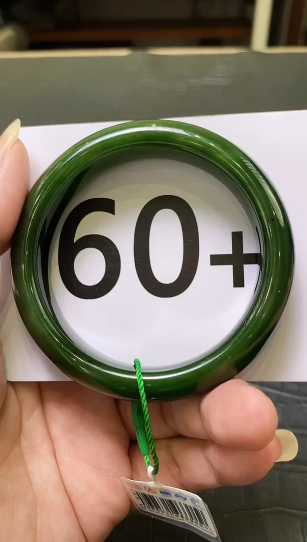 和田玉（碧玉）手镯未镶嵌一个