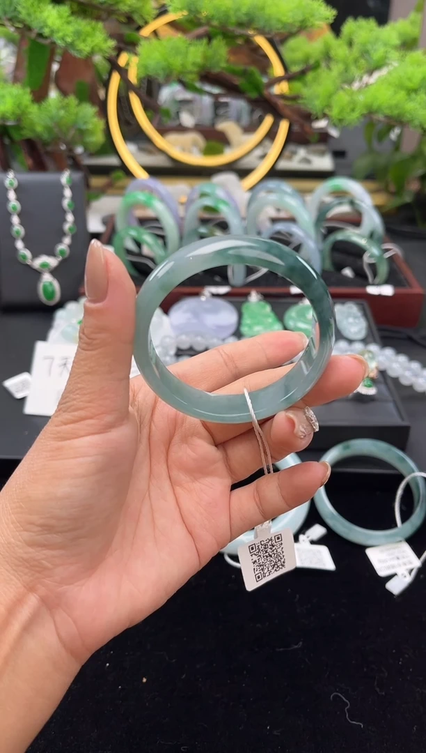 未镶嵌手镯翡翠手镯