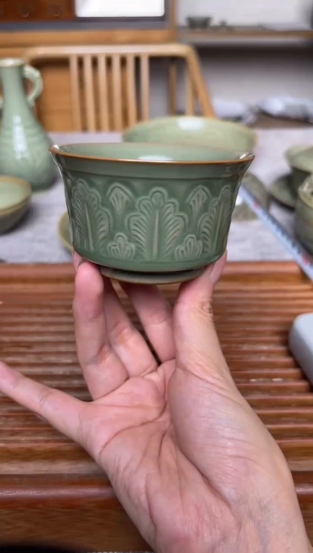 其他耀州窑秘色蕉叶纹马蹄杯 微瑕