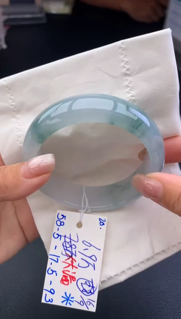 未镶嵌手镯翡翠手镯