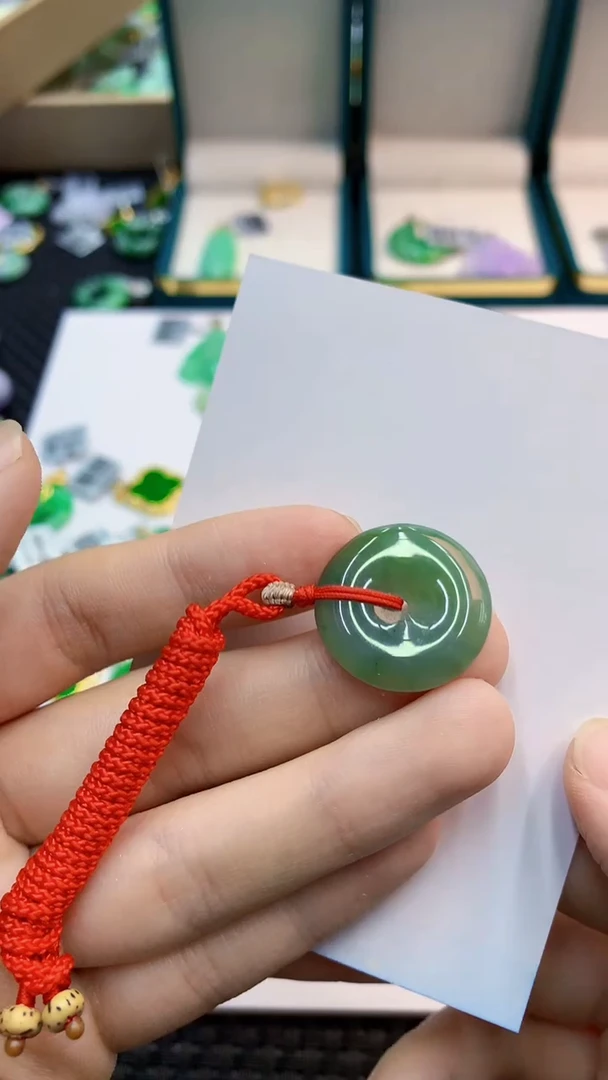 翡翠未镶嵌颈饰             1