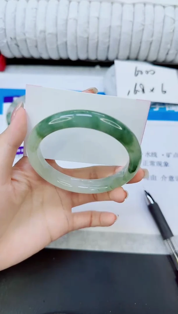 石英质玉手镯未镶嵌110/64.5