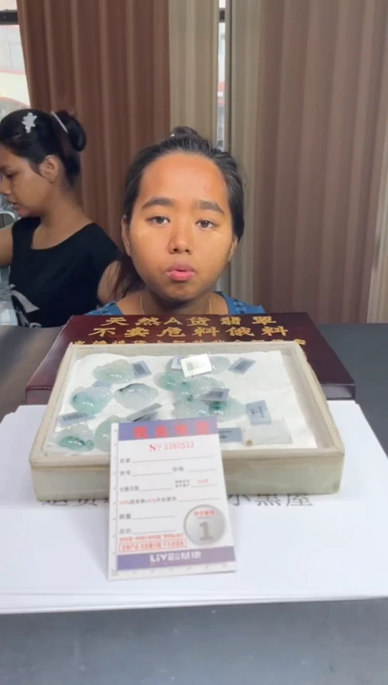 未镶嵌定制翡翠未抛光毛货多样性发其一拍一发一0533配金扣