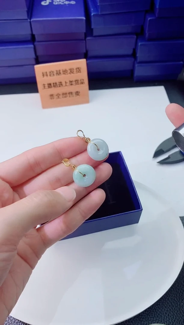 翡翠未镶嵌颈饰