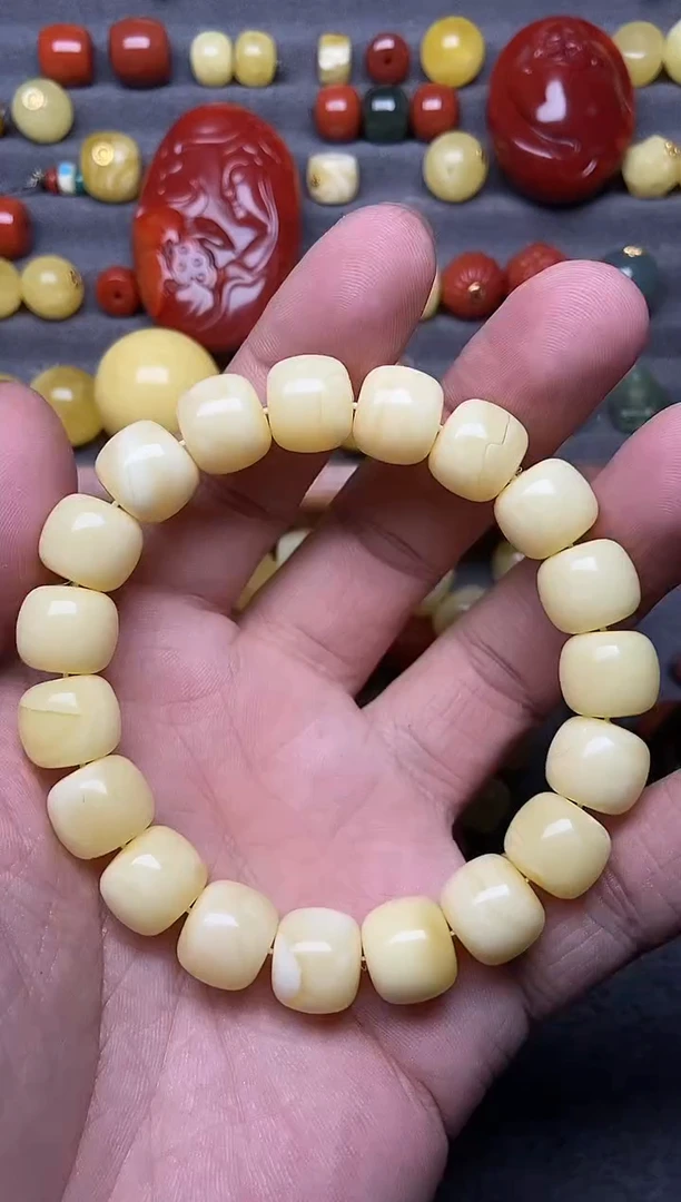 蜜蜡未镶嵌珠宝奇石不****。12+mm