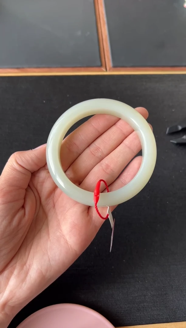 【闪购商品】和田玉手镯未镶嵌且末微色差近矿60