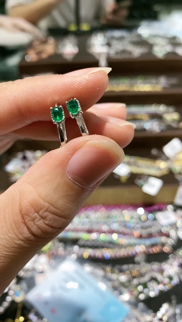 【闪购商品】祖母绿耳饰银S925镶嵌耳钉