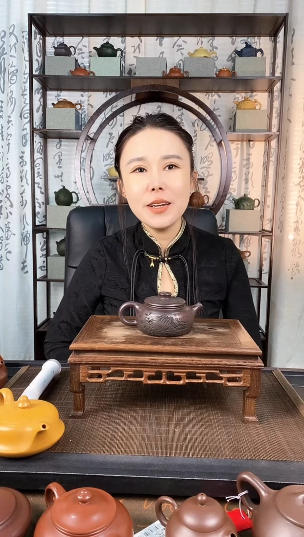 茶壶紫砂花开富贵扁韵 赤龙血砂 范俊美