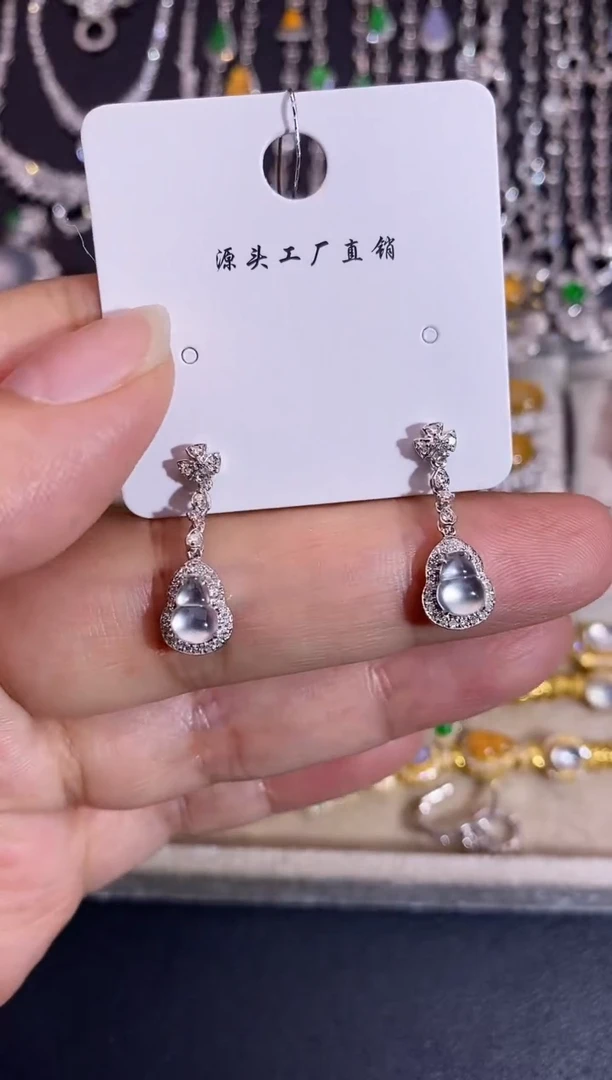 18K金镶嵌翡翠耳饰耳饰