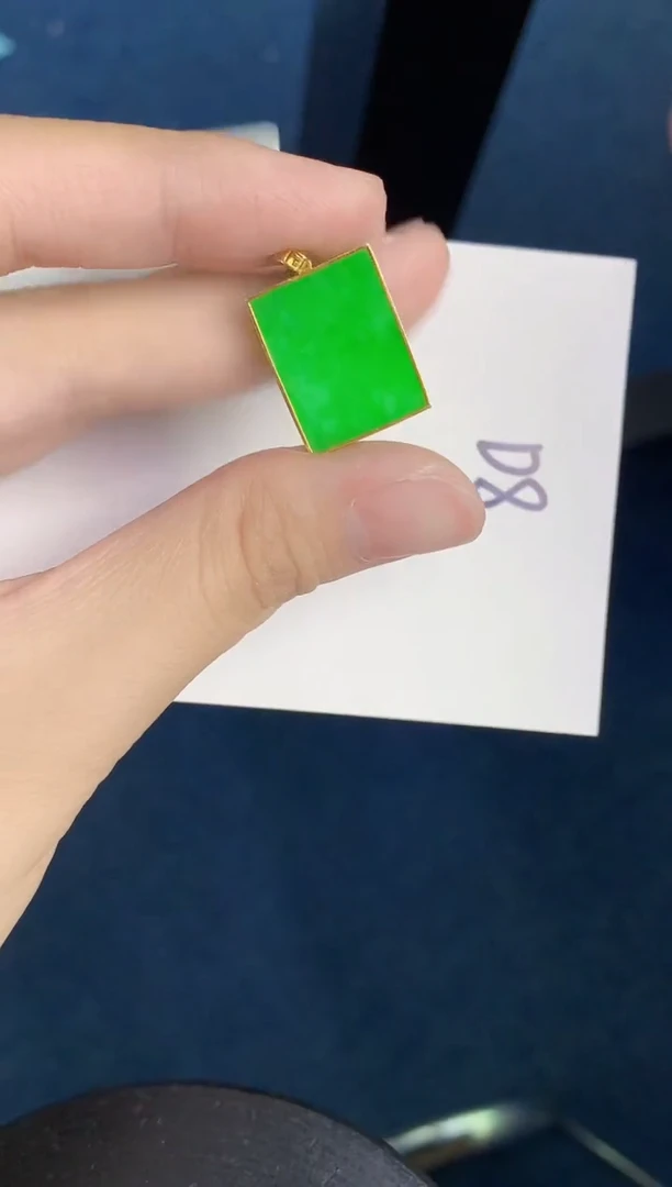 翡翠18K金镶嵌颈饰天然翡翠緬甸A貨