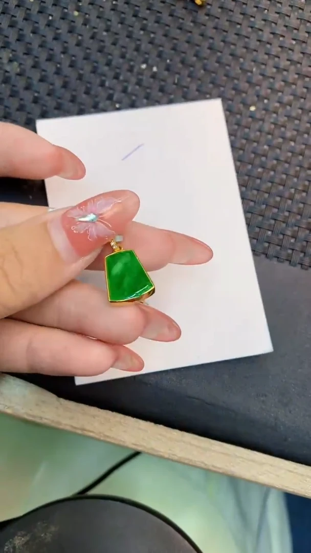 颈饰未镶嵌翡翠1