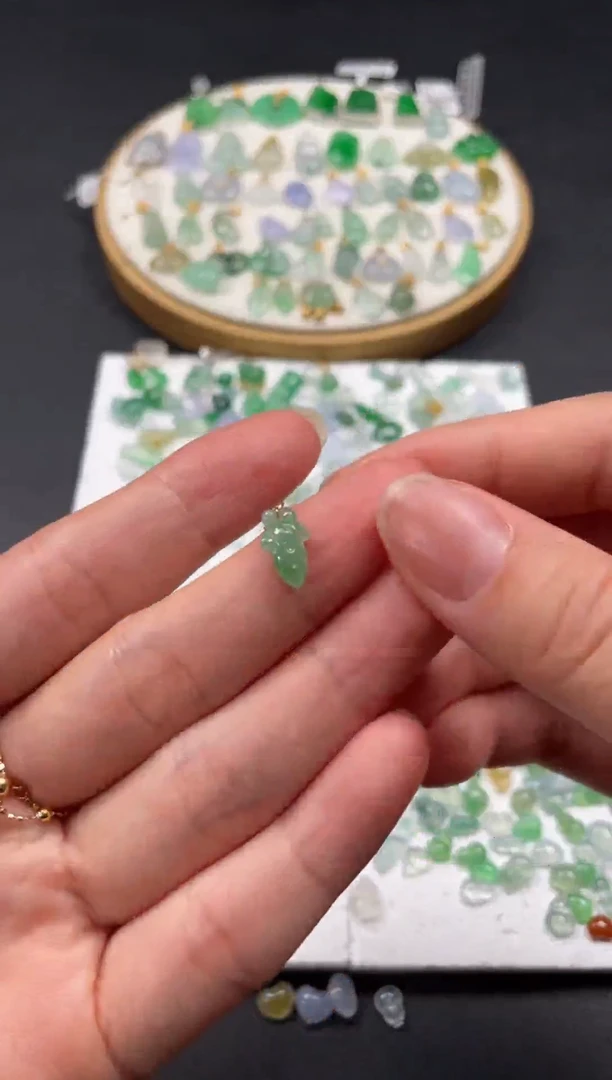 吊坠(不含链)18K金镶嵌翡翠一个JK325