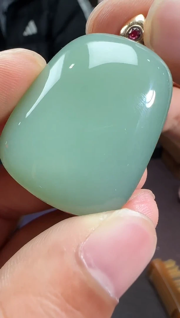 18K金镶嵌和田玉挂件【陆102】153 7026