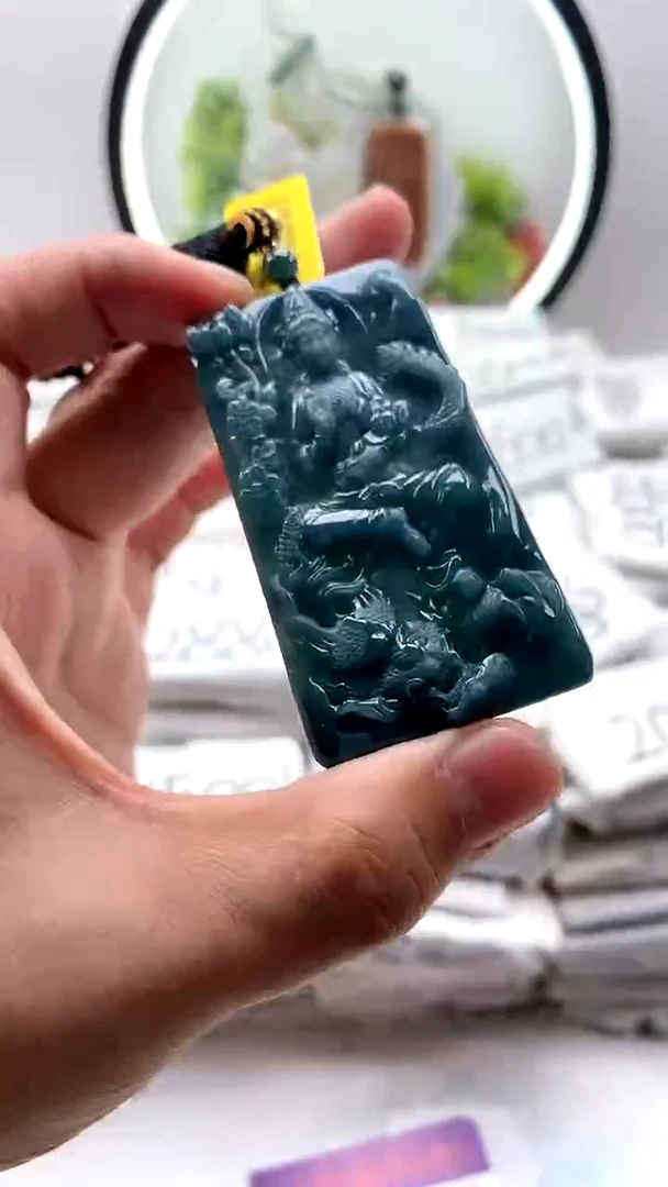 翡翠未镶嵌颈饰大势至