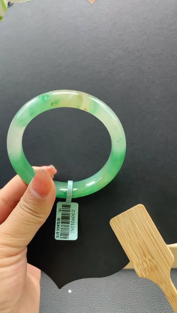 【闪购商品】石英质玉手镯未镶嵌口径56