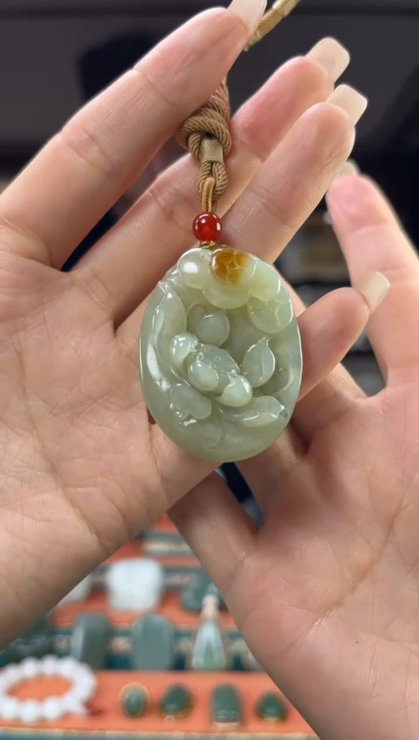 颈饰未镶嵌和田玉佩佩