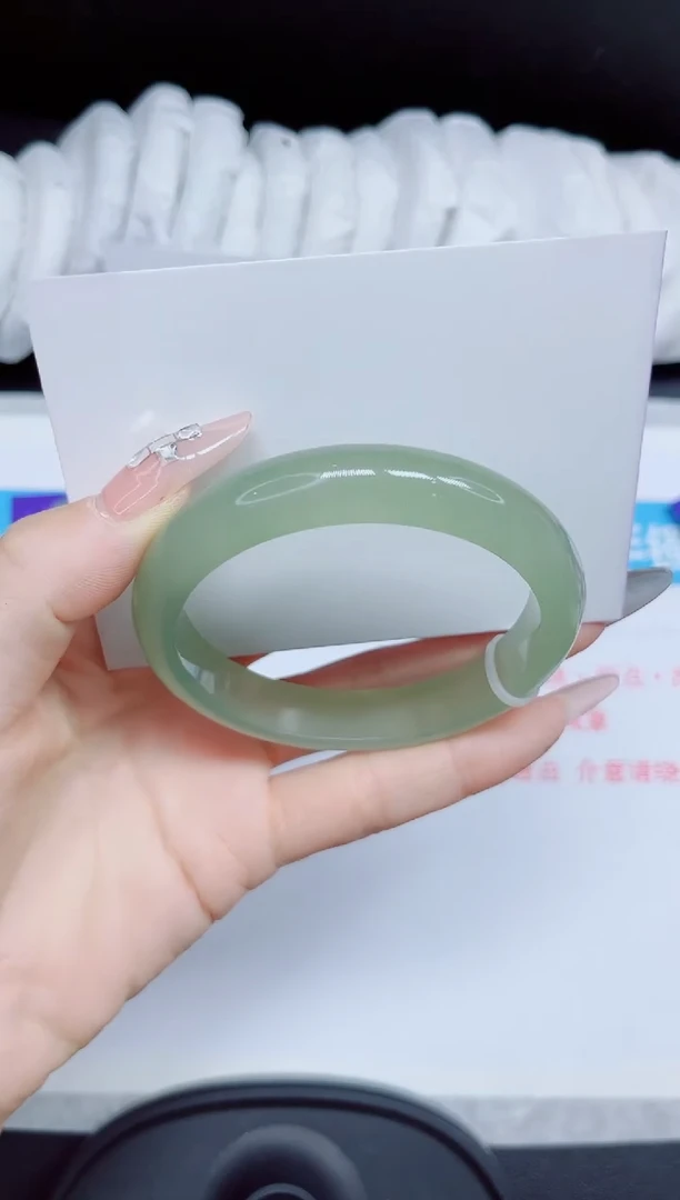 石英质玉手镯未镶嵌142.