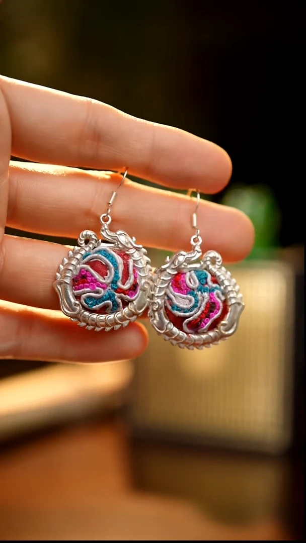 刺绣私人定制苗族手工Q483