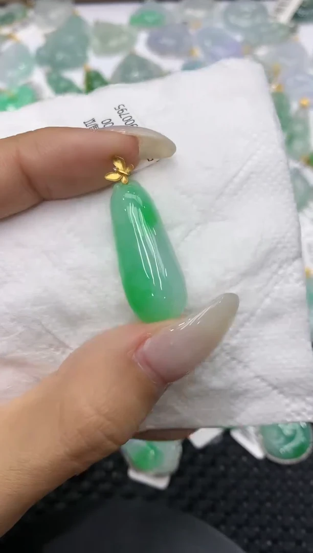 颈饰18K金镶嵌翡翠111111111111