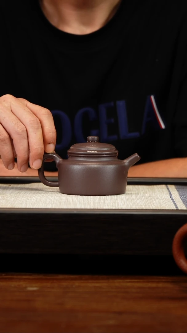 茶壶紫砂四底德中