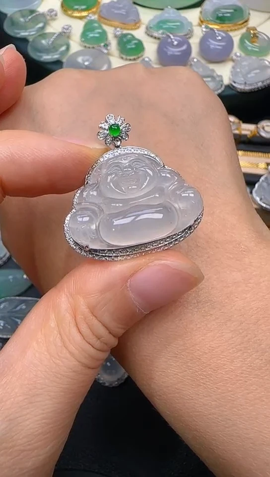 颈饰18K金镶嵌翡翠佛公