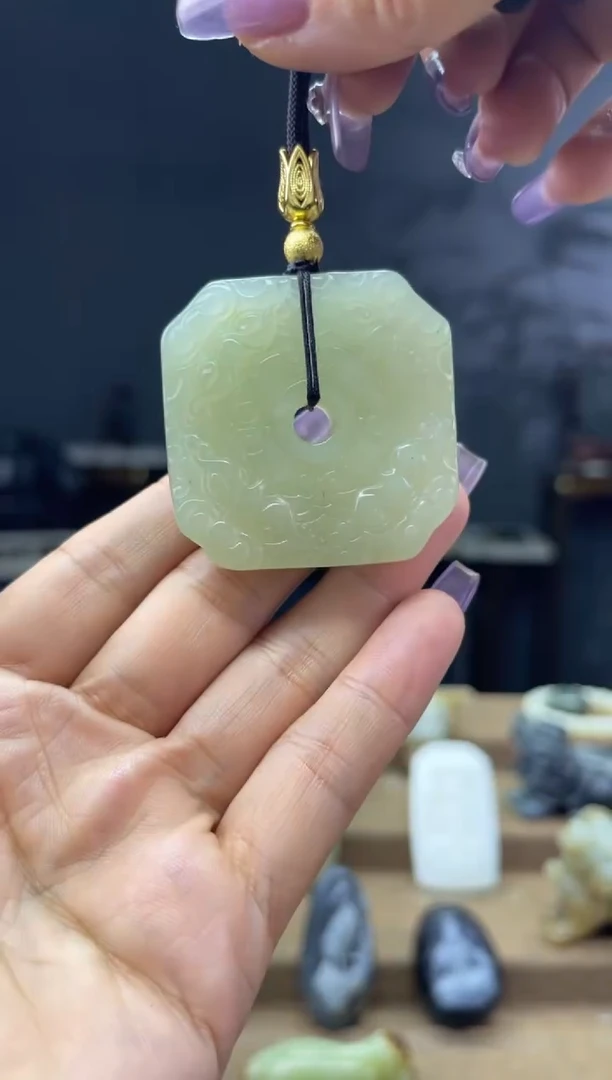 颈饰未镶嵌和田玉1