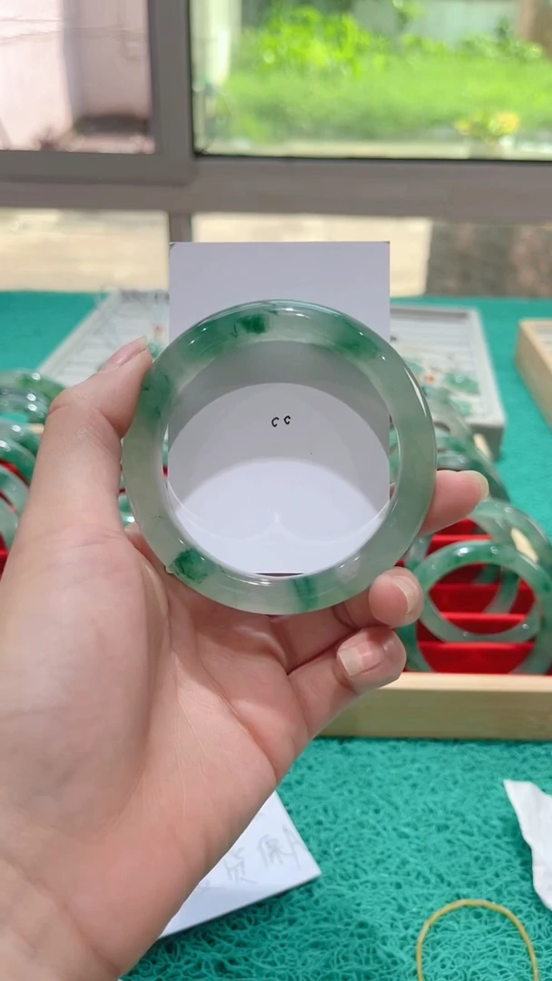 石英质玉（非洲翠）合金项链手镯