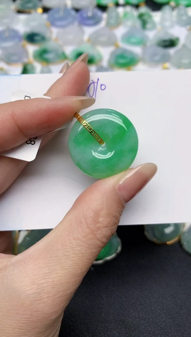 颈饰18K金镶嵌翡翠 天然缅甸A货翡翠百元以上9元证书费自理