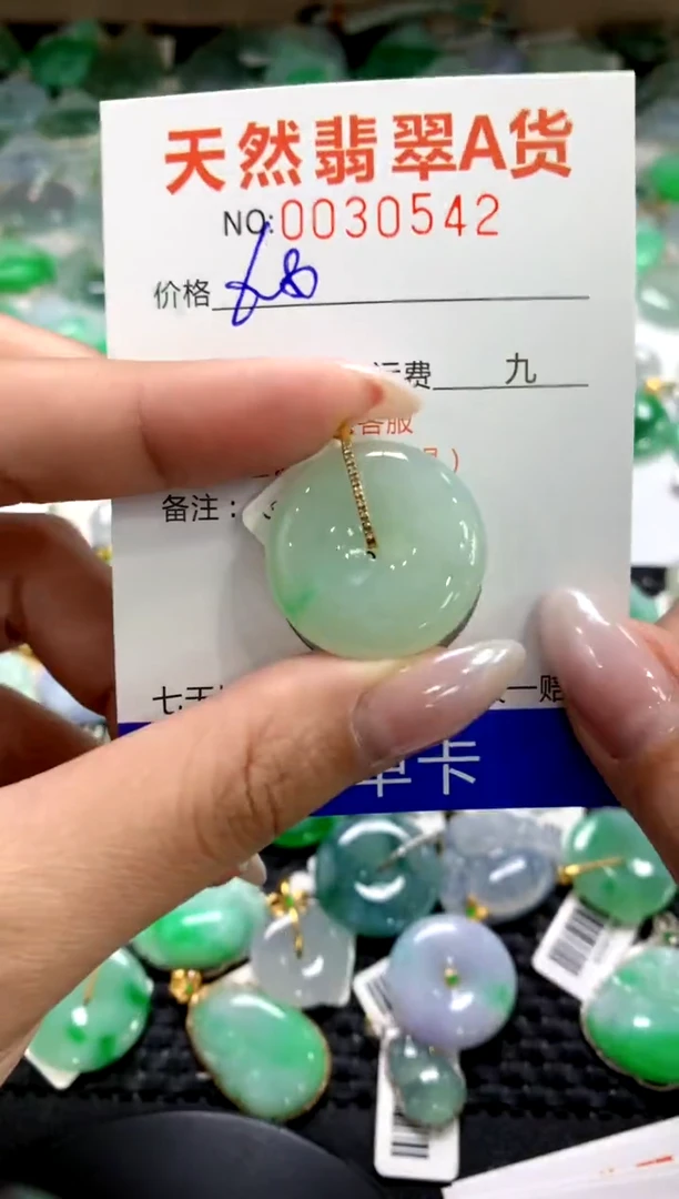 颈饰18K金镶嵌翡翠1111111111111111