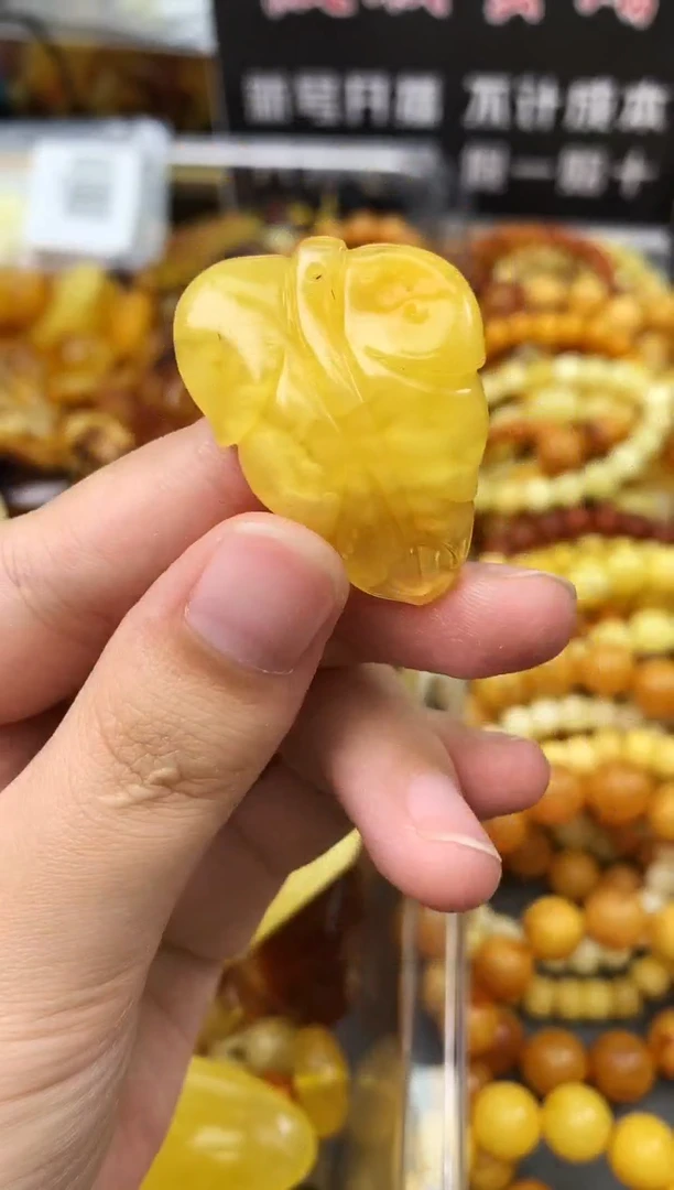 未镶嵌琥珀珠宝奇石118