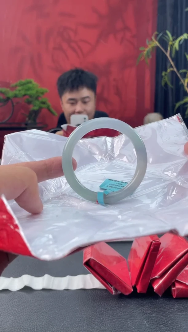 翡翠手镯未镶嵌12