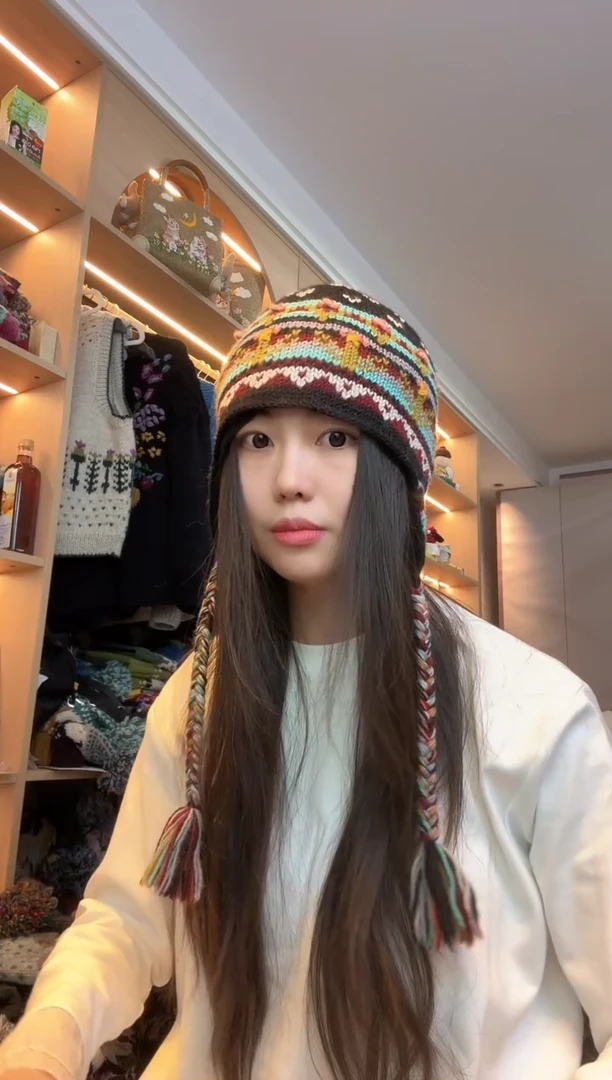 羊毛黑色仙人掌护耳帽