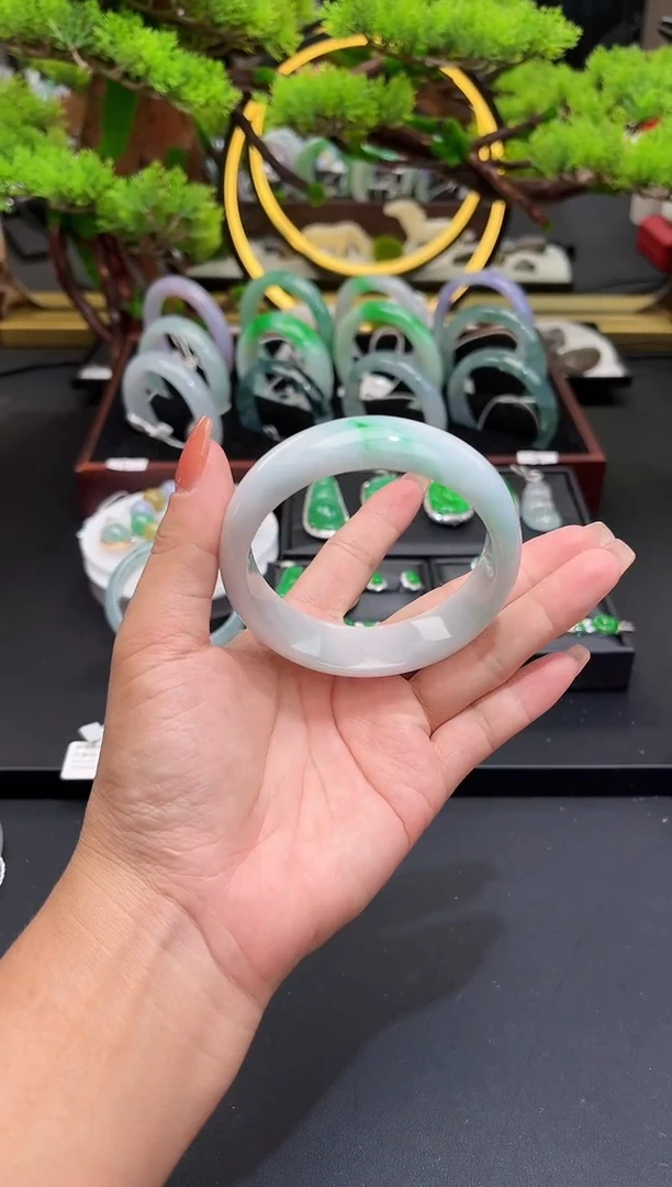 未镶嵌手镯翡翠手镯