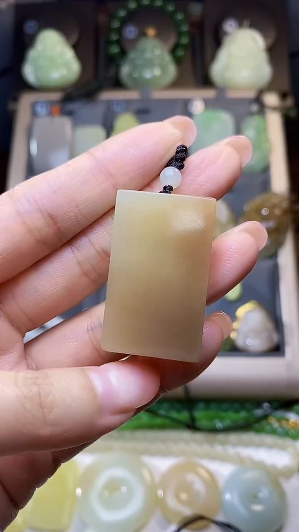 【闪购商品】和田玉颈饰未镶嵌糖无事牌