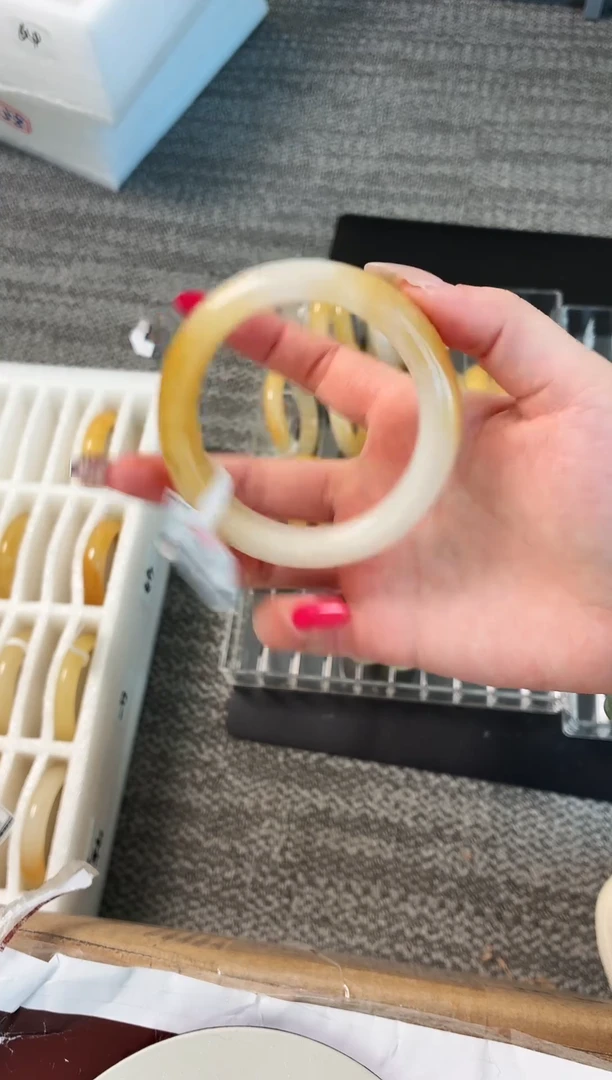 未镶嵌手镯石英质玉48.55.1