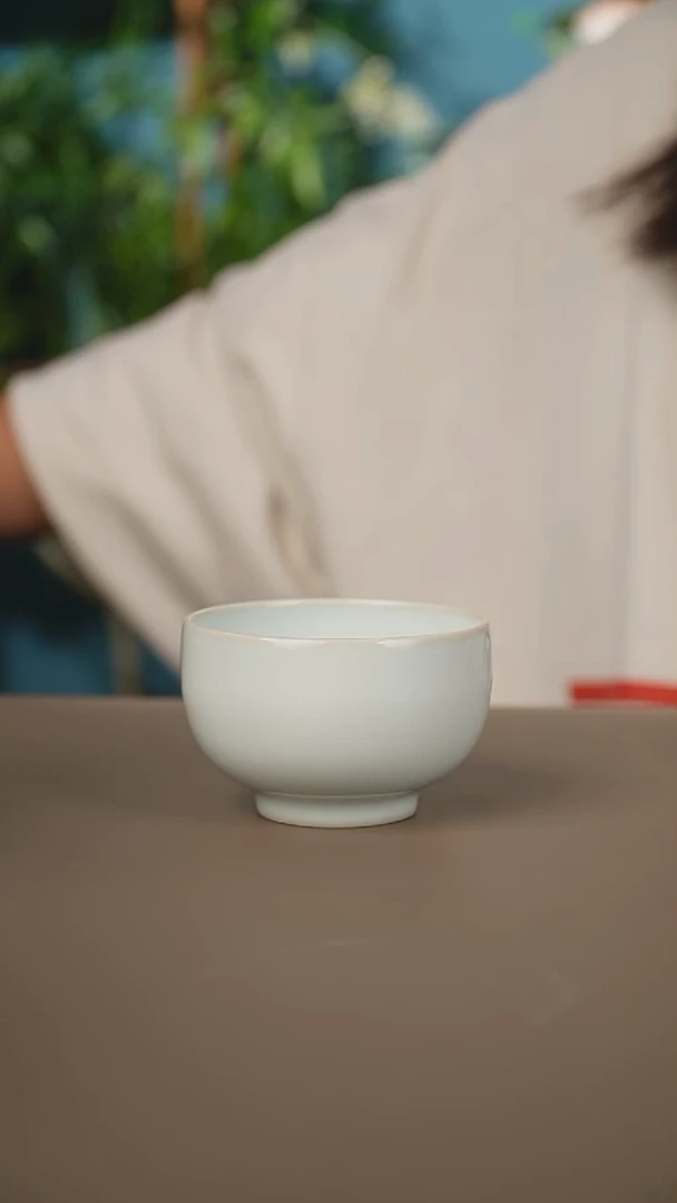 月白罗汉杯微暇