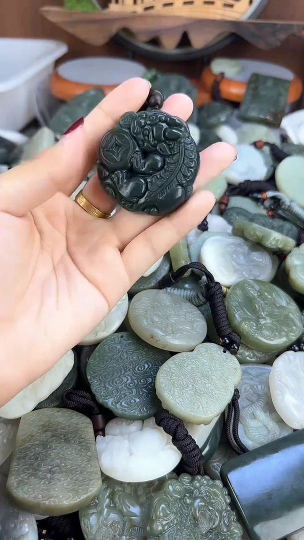 颈饰未镶嵌和田玉1