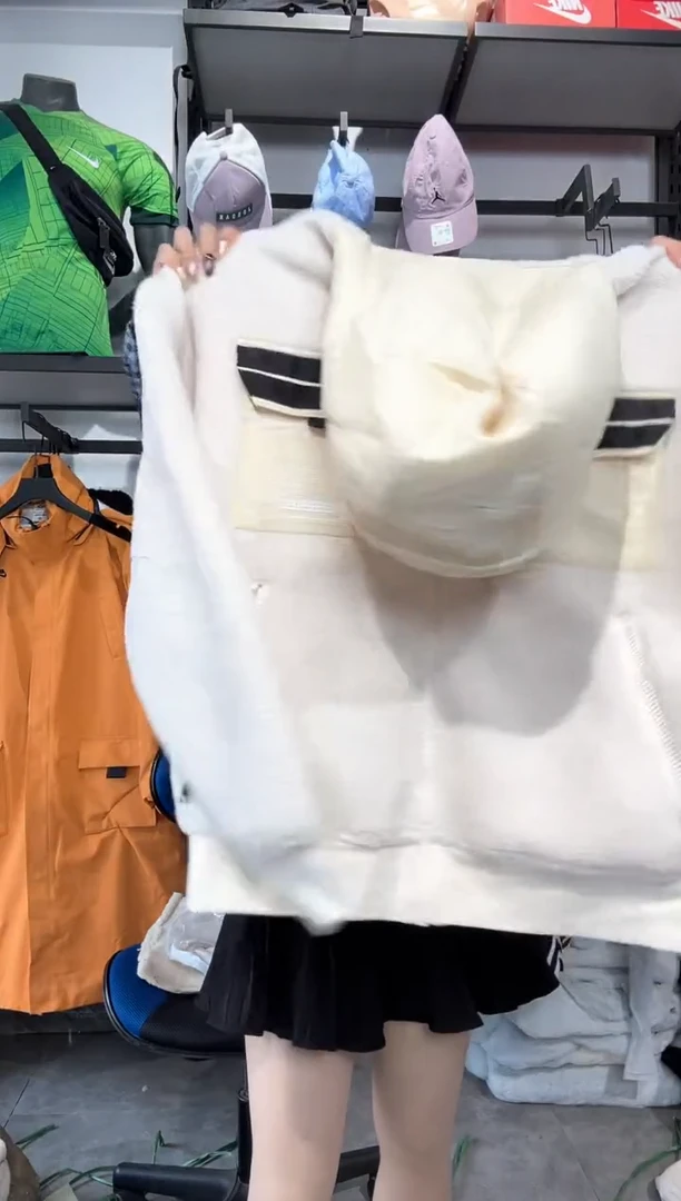 1448   编码 瑕疵款直播间过款为准 尺码  175