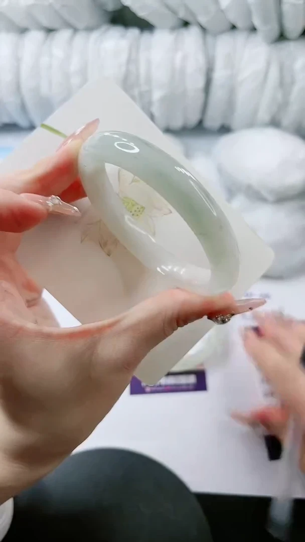 【闪购商品】石英质玉手镯未镶嵌多样性发货L673