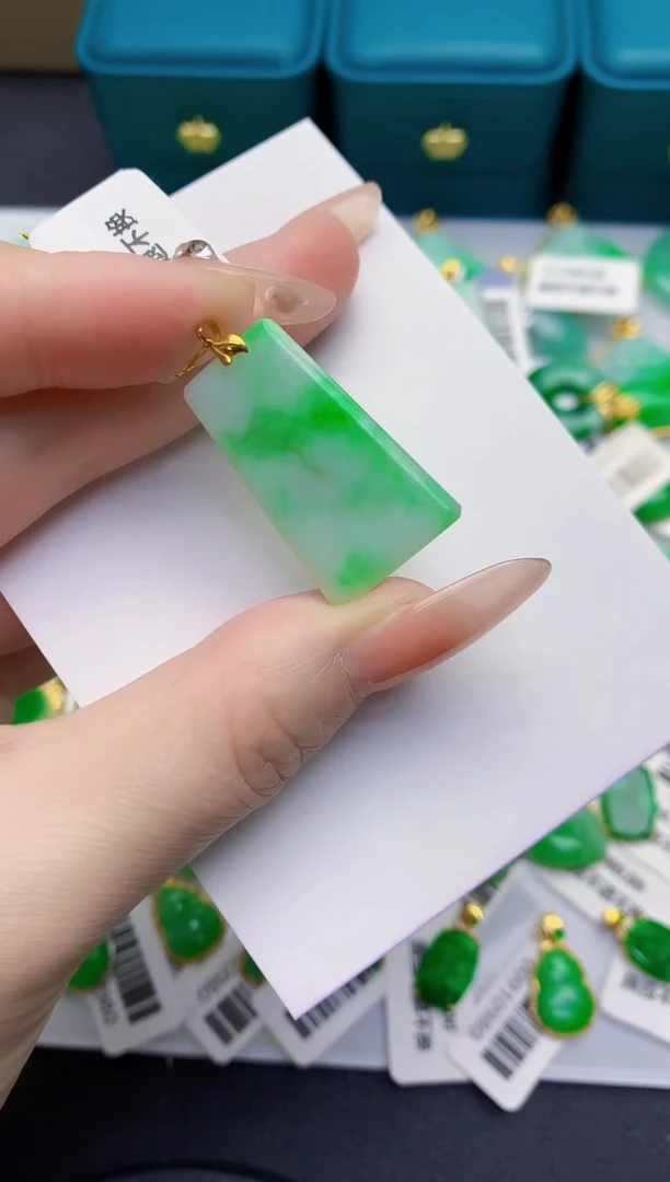 颈饰18K金镶嵌翡翠缅甸天然翡翠A货