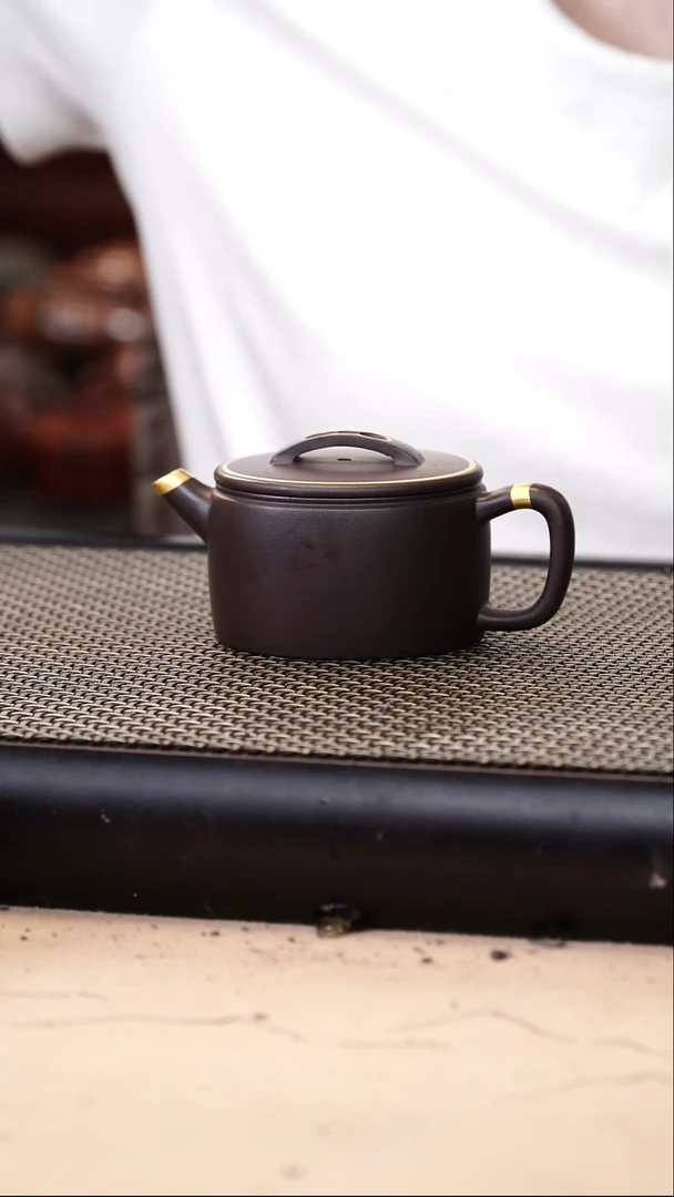 茶壶紫砂四号井茄皮紫泥描金新品汉瓦130cc