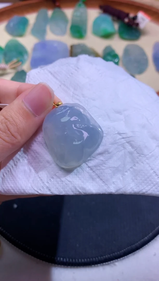 颈饰未镶嵌翡翠